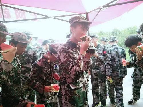 部队娱乐吃瓜小品,部队娱乐吃瓜小品，欢乐无限